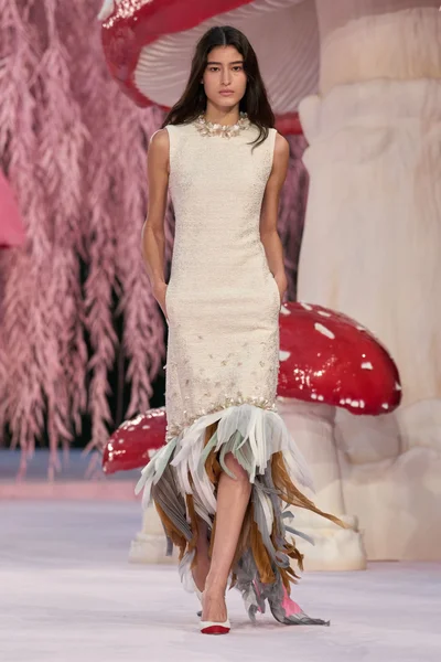 Look 30